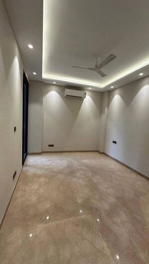 Room in 3 BHK Builder Floor at Safdarjung Enclave – for Sale