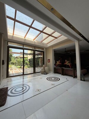 Parking in 3 BHK Builder Floor at Safdarjung Enclave – for Sale