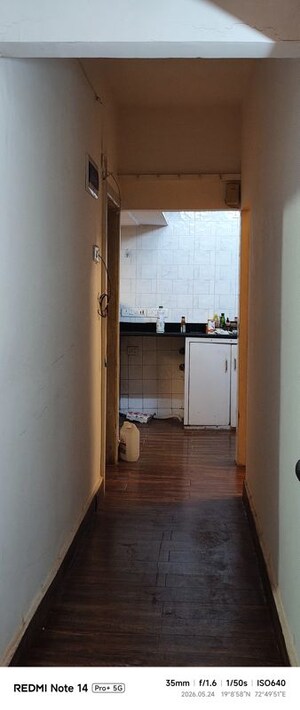 Room in 2.5 BHK Apartment at Indus CHS, Andheri West – for Rent