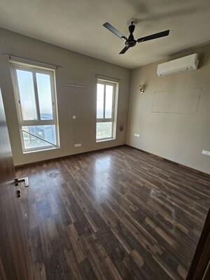 Room in 3.5 BHK Apartment at Emaar Digi Homes, Sector 62 – for Sale