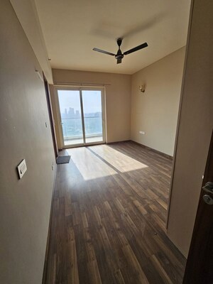 Room in 3.5 BHK Apartment at Emaar Digi Homes, Sector 62 – for Sale