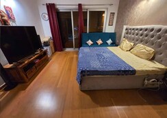 3.5 BHK + Servant Room Apartment For Rent in Tata Gurgaon Gateway