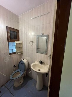 1 Rk+ Pooja Room Apartment For Rent in Arun Vihar Sector 37