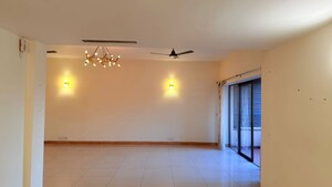 Room in 4 BHK Apartment at Central Park I, Sector 42 – for Sale