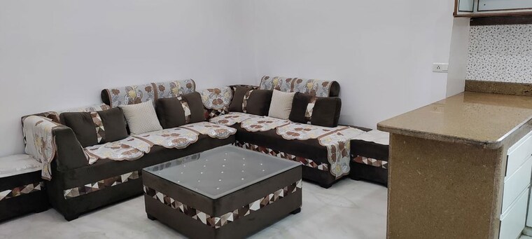 Living Room, sector 50 6 Bedroom 360 Sq.Mt. Builder Floor In Sector 50 Noida 10397841
