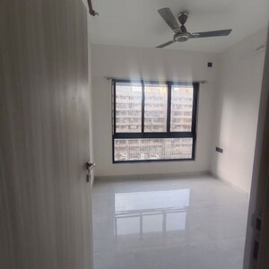 Room in 2 BHK Apartment at Paradigm Antalya, Oshiwara – for Rent