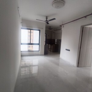 Room in 2 BHK Apartment at Paradigm Antalya, Oshiwara – for Rent