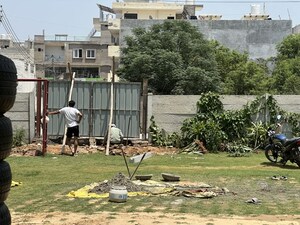  Plot – Exterior View View at Maruti Kunj - for Rent