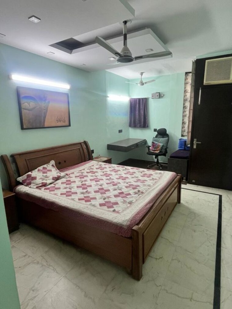 Bedroom, east of kailash 3 Bedroom 1800 Sq.Ft. Builder Floor In East Of Kailash Delhi 10397894