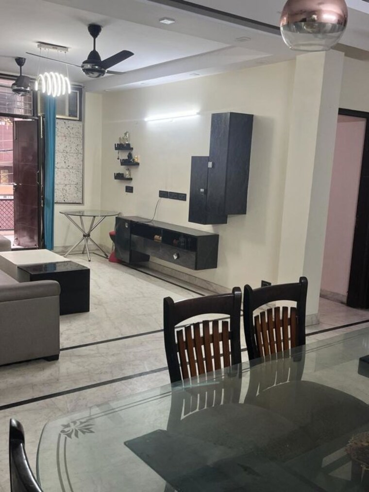 Living Room, east of kailash 3 Bedroom 1800 Sq.Ft. Builder Floor In East Of Kailash Delhi 10397894