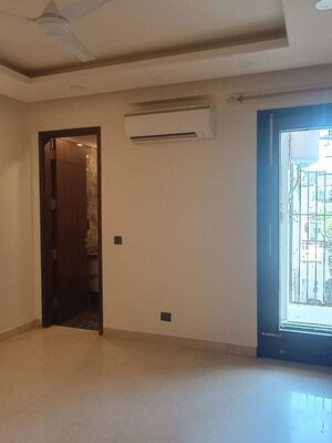 Room in 3 BHK Builder Floor at Greater Kailash I – for Rent