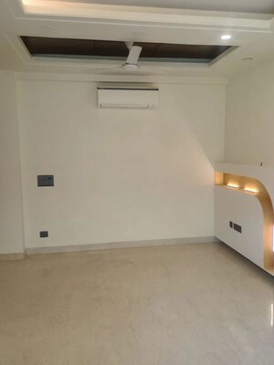 Room in 3 BHK Builder Floor at Greater Kailash I – for Rent