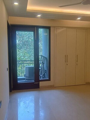 Room in 3 BHK Builder Floor at Greater Kailash I – for Rent