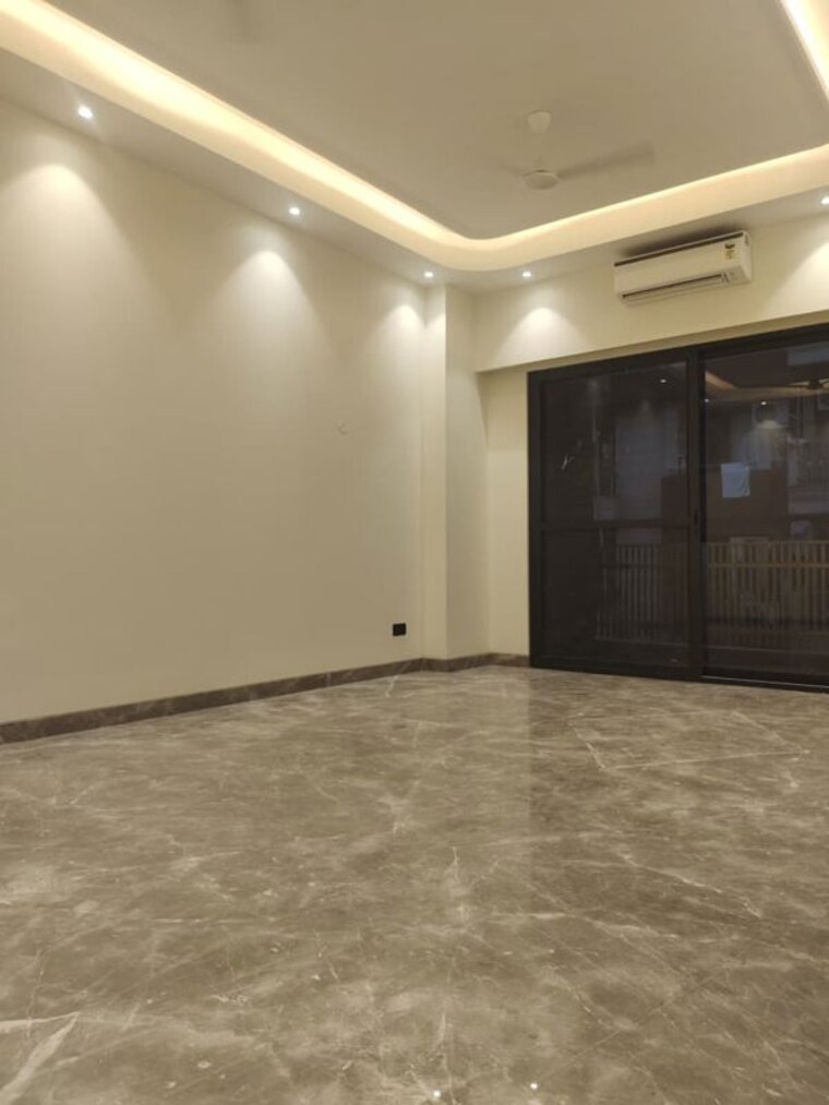 Room, east of kailash 3 Bedroom 1600 Sq.Ft. Builder Floor In East Of Kailash Delhi 10397909