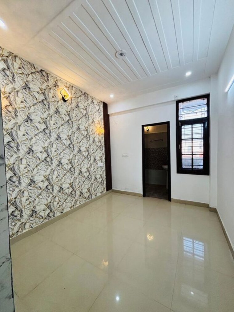Room, guru-nanak-enclave 3 Bedroom 110 Sq.Yd. Builder Floor In Dhakoli Zirakpur 10397913