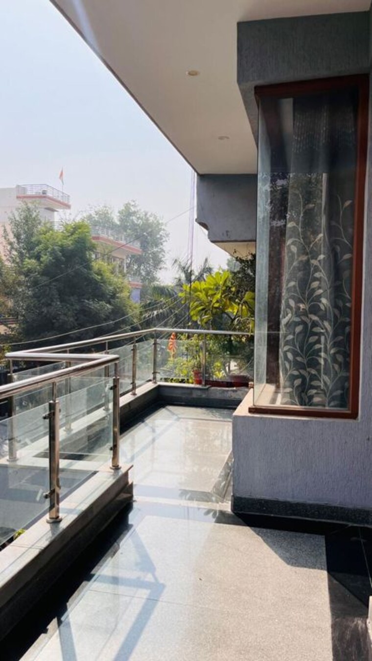 Balcony, sector 39 Pg For Boys In Sector 39 10397958