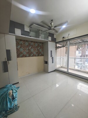 Room in 2 BHK Apartment at Tricity palacio, Seawoods – for Rent