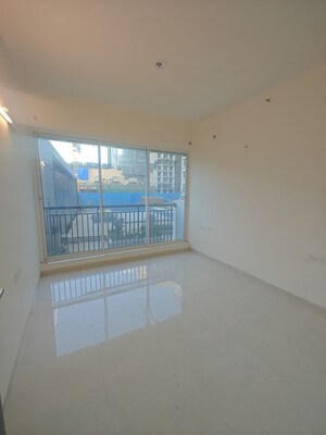 Room in 2.5 BHK Apartment at Seawoods – for Rent