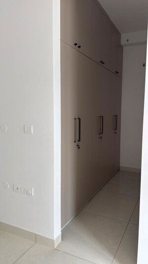 Room in 3 BHK Apartment at Aparna Zenon, Puppalaguda – for Rent