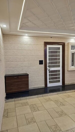 Room in 2.5 BHK Villa at Maulviganj – for Sale
