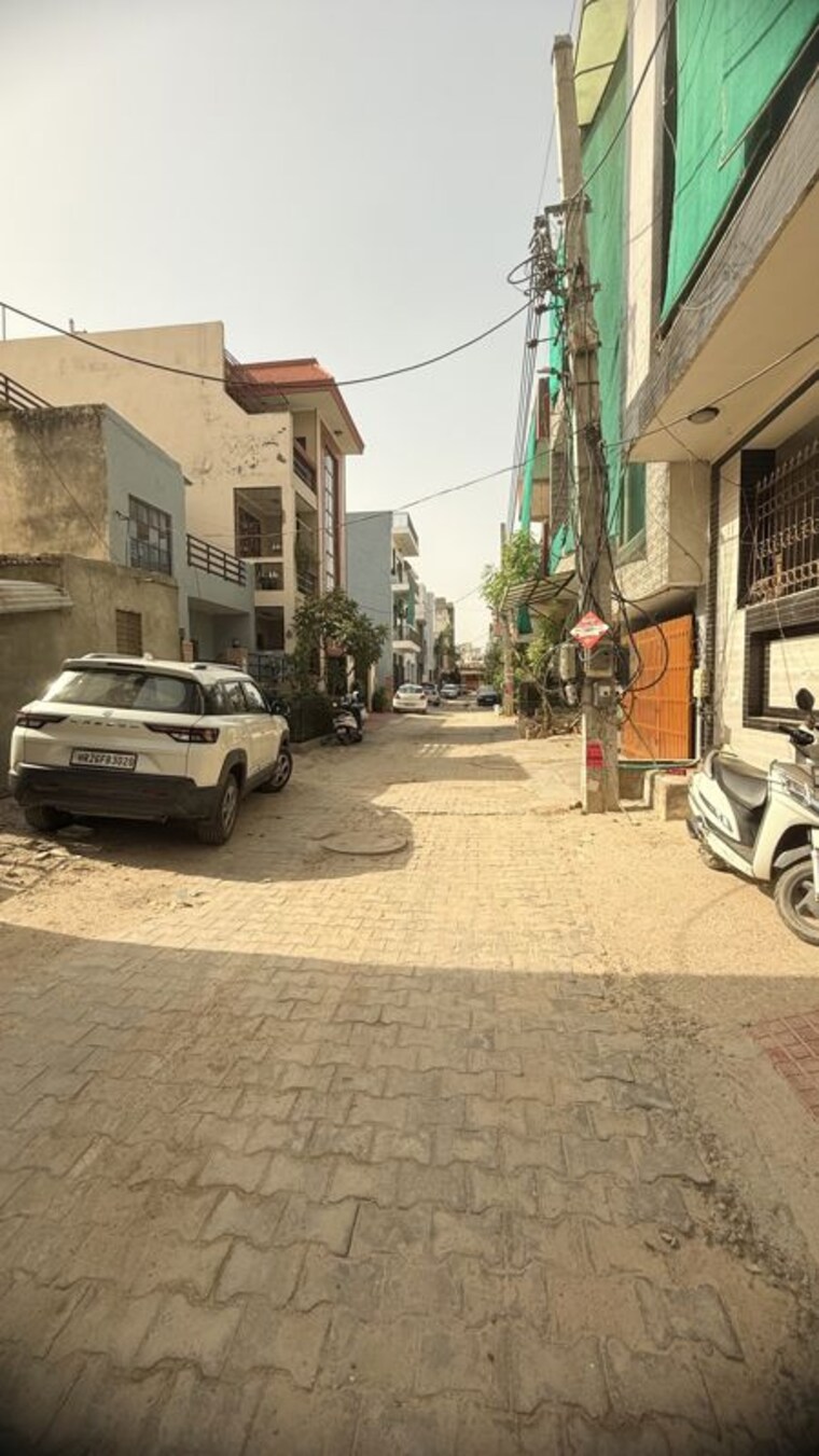  Parking, new palam vihar phase 1 5 Bedroom 3600 Sq.Ft. Independent House In New Palam Vihar Phase 1 Gurgaon 10397998