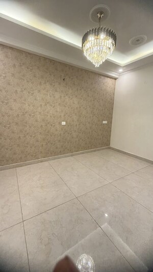 Room in 5 BHK Independent House at New Palam Vihar Phase 1 – for Sale