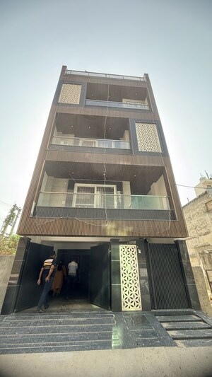 5 BHK Independent House For Sale in New Palam Vihar Phase 1