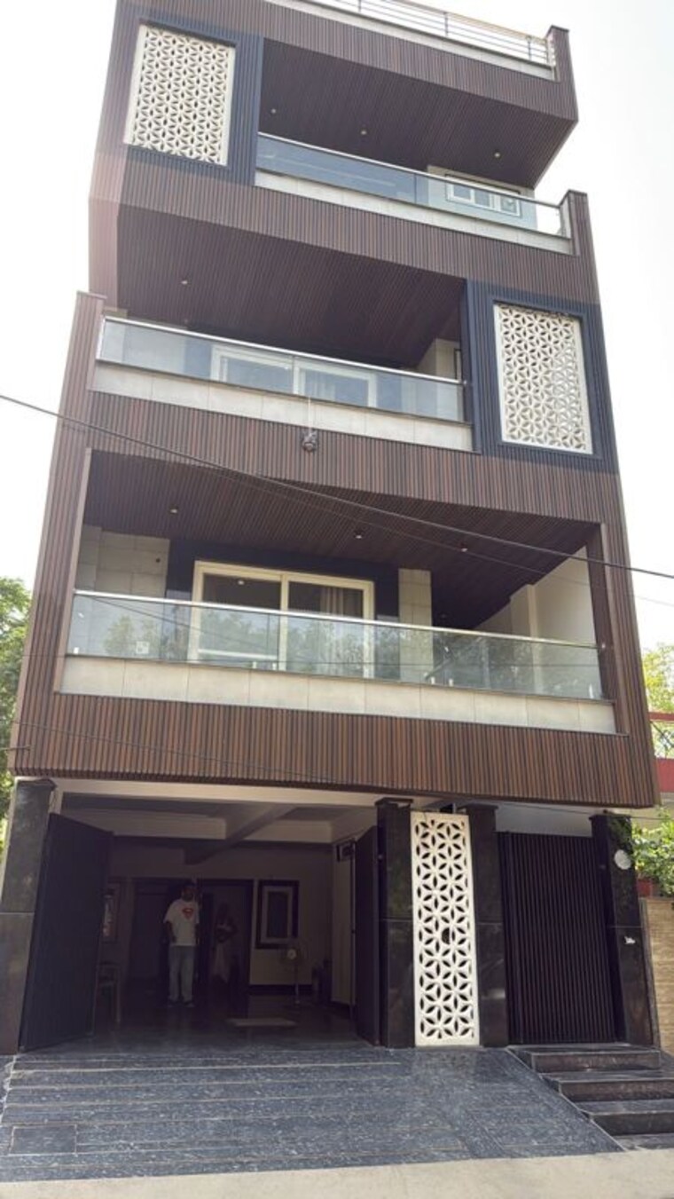 Exterior View, new palam vihar phase 1 5 Bedroom 3600 Sq.Ft. Independent House In New Palam Vihar Phase 1 Gurgaon 10397998