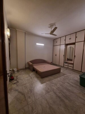 Room in 3 BHK Builder Floor at Greater Kailash ii – for Rent