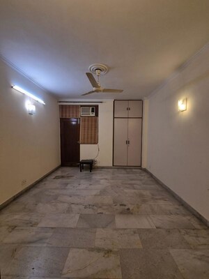 Room in 3 BHK Builder Floor at Greater Kailash ii – for Rent