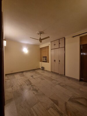Room in 3 BHK Builder Floor at Greater Kailash ii – for Rent