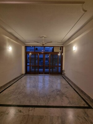 Room in 3 BHK Builder Floor at Greater Kailash ii – for Rent
