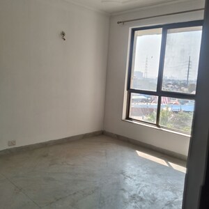 Room in 2 BHK Apartment at Unitech The Residences Gurgaon, Sector 33 – for Rent