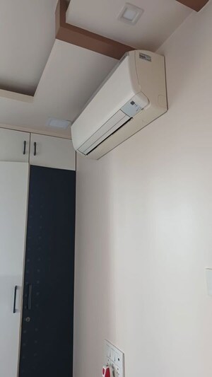 Room in 2 BHK Apartment at Kamgar Putala Vasahat – for Sale