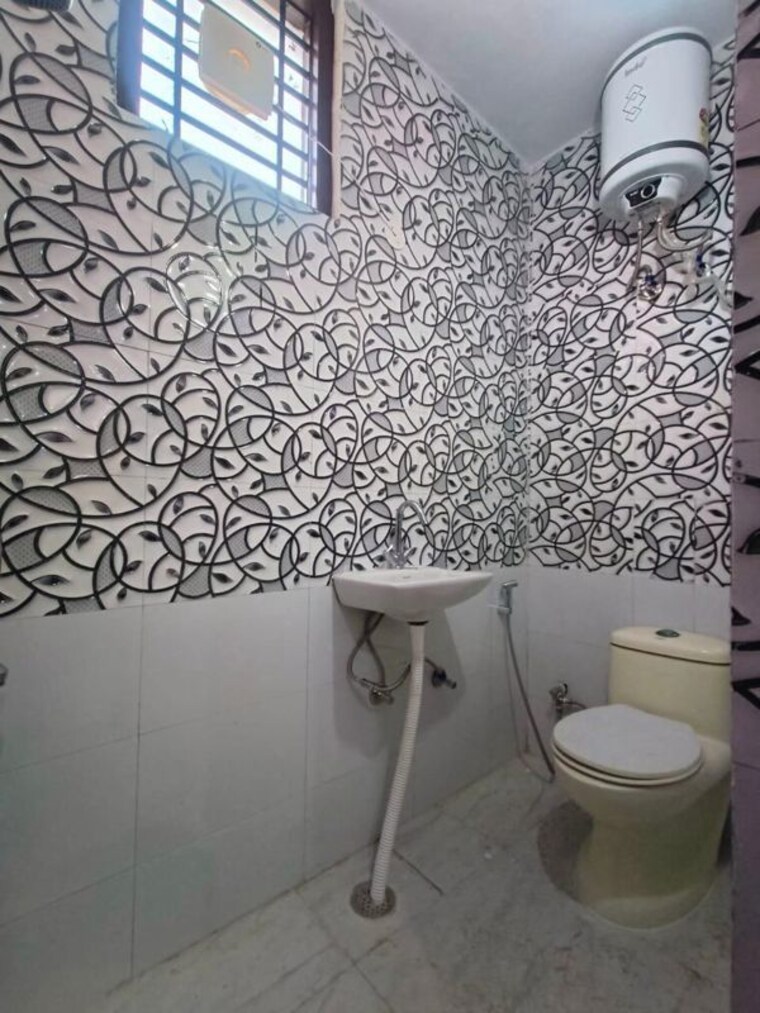 Bathroom, medi city 1 RK 500 Sq.Ft. Builder Floor In Medi City Gurgaon 10398160