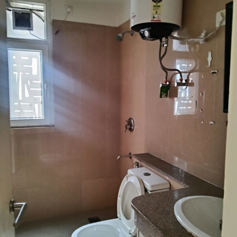 Bathroom, emaar-emerald-estate 2 Bedroom 1020 Sq.Ft. Apartment In Sector 65 Gurgaon 10398189