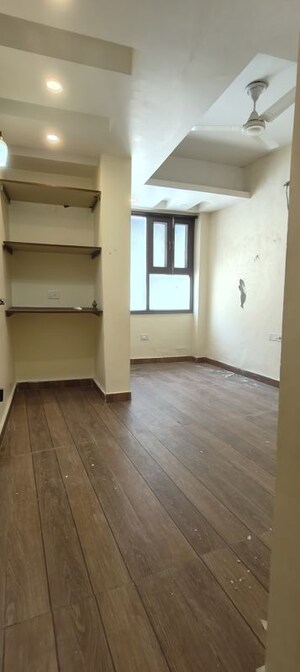 Room in 3 BHK Apartment at Vasant Kunj – for Rent