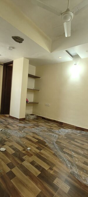Room in 3 BHK Apartment at Vasant Kunj – for Rent