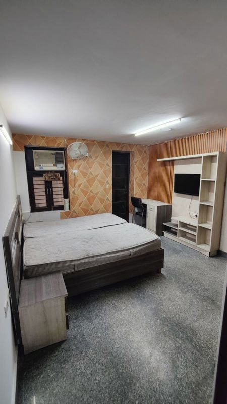 3 BHK + Pooja Room Builder Floor For Rent in Sector 33