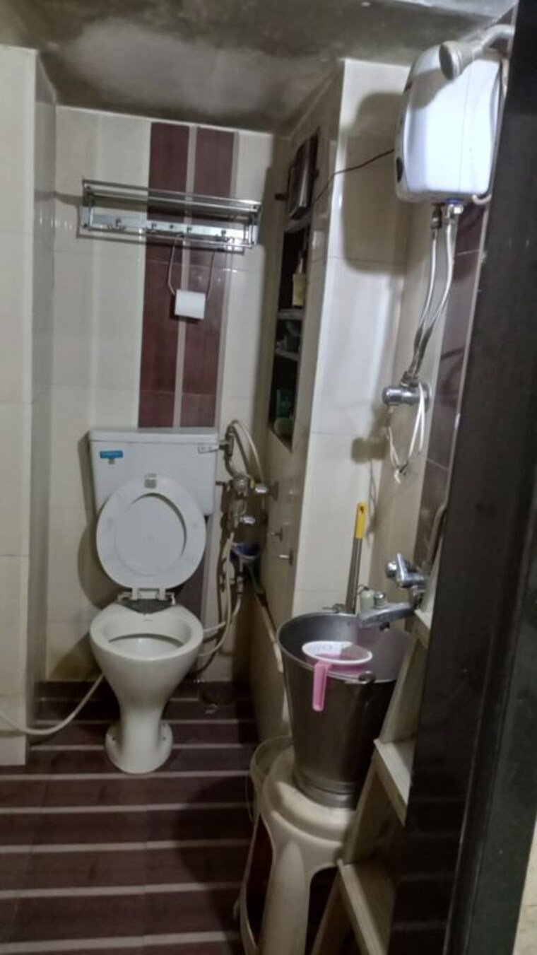 Bathroom, nav-man-mandir-chs 2 Bedroom 565 Sq.Ft. Apartment In Borivali West Mumbai 10398315