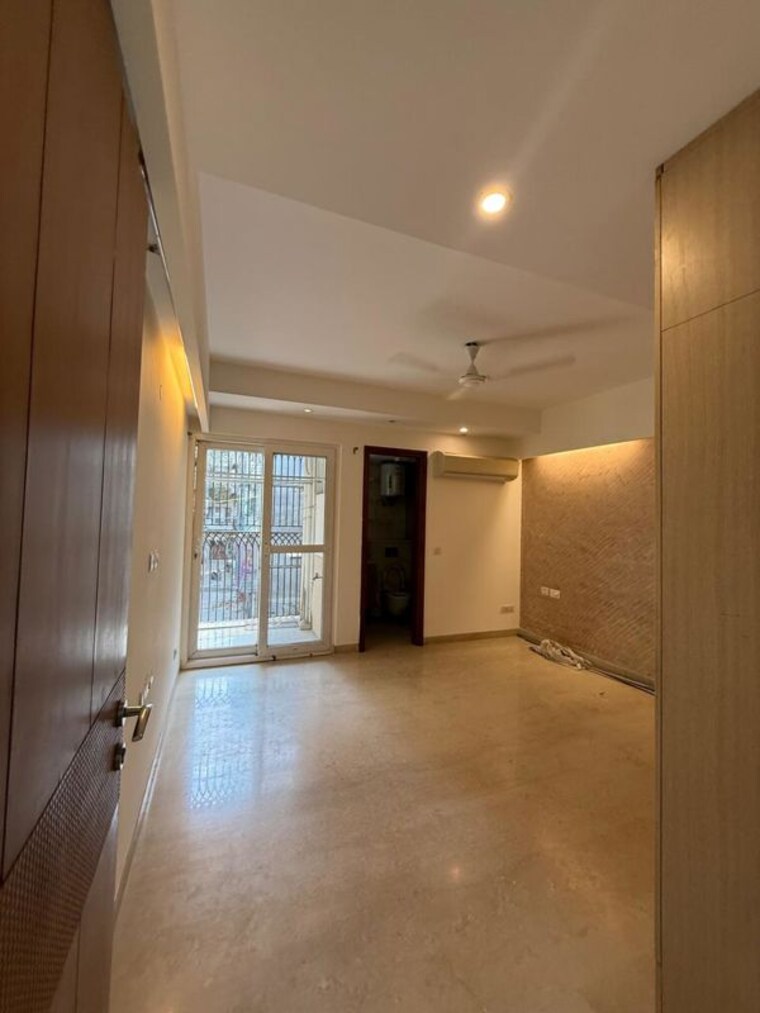 Room, south extension ii 3 Bedroom 1800 Sq.Ft. Builder Floor In South Extension ii Delhi 10398353