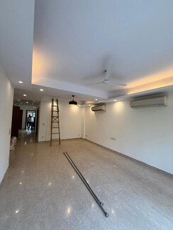 3 BHK + Servant Room Builder Floor For Rent in South Extension II