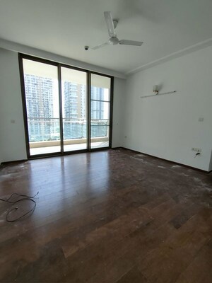 Room in 4 BHK Apartment at M3M Golf Estate, Sector 65 – for Rent