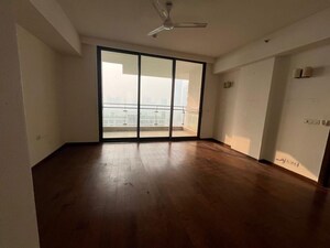 Room in 4 BHK Apartment at M3M Golf Estate, Sector 65 – for Rent