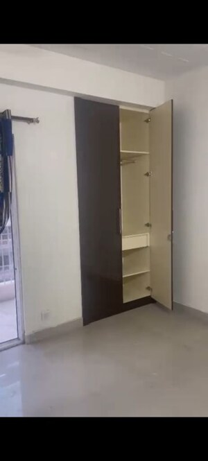 Room in 2 BHK Apartment at Gaur City 7th Avenue, Sector 4 Greater Noida – for Sale