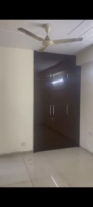 Room in 2 BHK Apartment at Gaur City 7th Avenue, Sector 4 Greater Noida – for Sale
