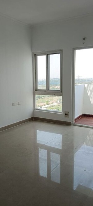 Room in 2 BHK Apartment at Proview Officer City, Raj Nagar Extension – for Rent
