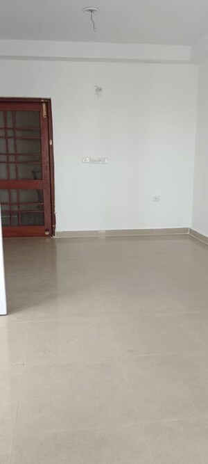 Room in 2 BHK Apartment at Proview Officer City, Raj Nagar Extension – for Rent