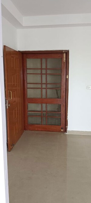 Room in 2 BHK Apartment at Proview Officer City, Raj Nagar Extension – for Rent