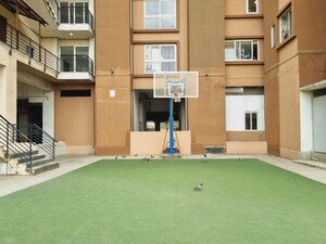 Room in 2 BHK Apartment at Pashmina Waterfront, Old Madras Road – for Rent